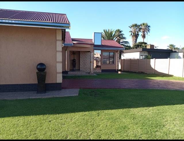 3 BEDROOM HOUSE FOR SALE IN VANDERBIJLPARK CE 4